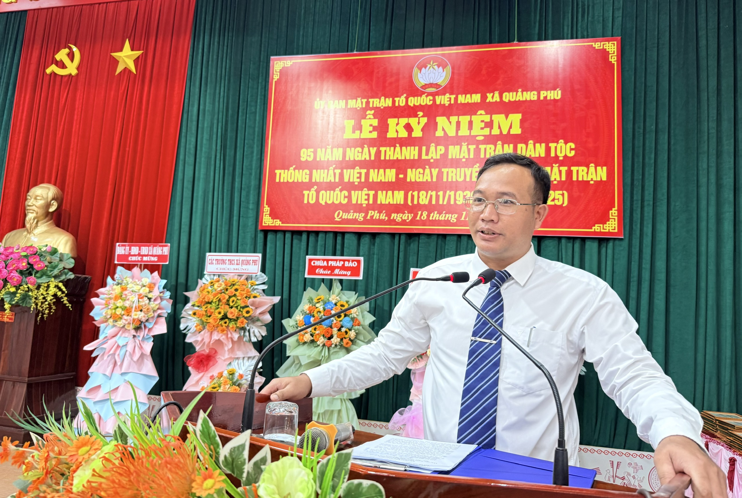 đồng chí Y D huăn Mlô - Chủ tịch Ủy ban MTTQ Việt Nam xã tại lễ kỷ niệm